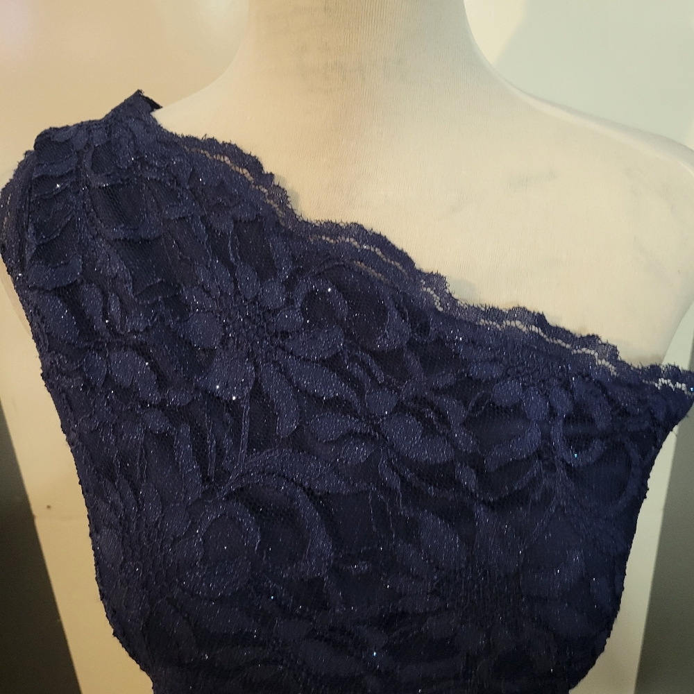 Roz & Ali Navy Blue One Shoulder Lace Dress Size 6 - Picture 4 of 11